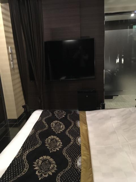 HOTEL GRASSINO URBAN RESORT 浦和 （ホテルグラッシーノアーバンリゾートウラワ）(さいたま市緑区/ラブホテル)の写真『603号室のベッドからテレビ』by 口コミ野郎