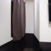 WEST ONE（ウエストワン）(豊島区/ラブホテル)の写真『401号室　ベッド足元のスペース』by マーケンワン