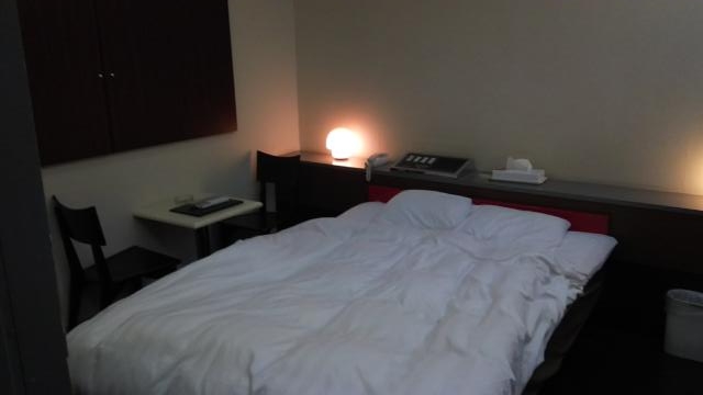 Creation45°(藤沢市/ラブホテル)の写真『108号室です。入ると靴を脱ぐ場所も直ぐで、同じ部屋にベッドです。』by キジ