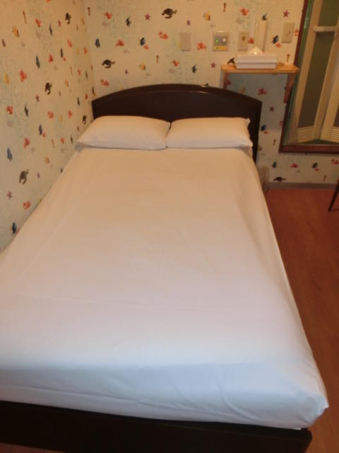 HOTEL Fine(ファイン)(新宿区/ラブホテル)の写真『305号室のベッド』by おこ