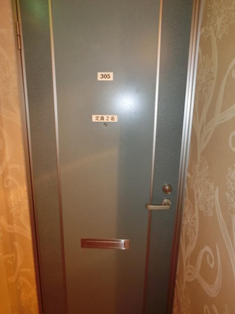 HOTEL Fine(ファイン)(新宿区/ラブホテル)の写真『305号室のドア』by おこ