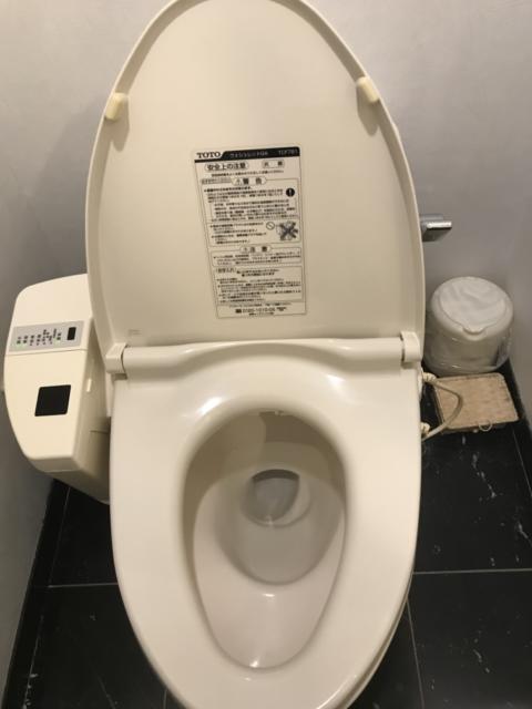 ビーナス(新宿区/ラブホテル)の写真『203号室のトイレの便器』by 少佐