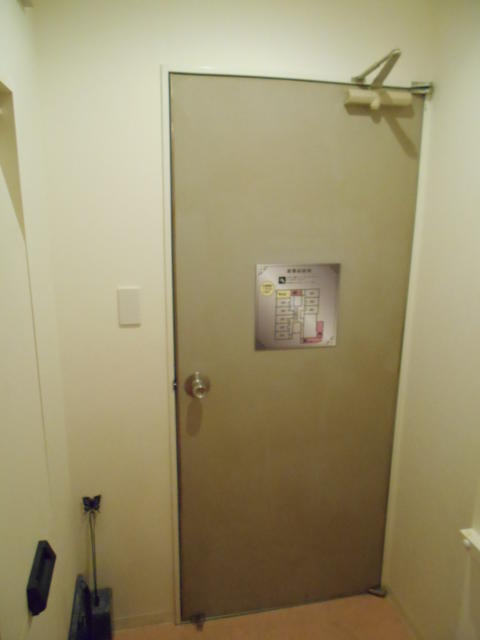 レステイ所沢(所沢市/ラブホテル)の写真『206号室、玄関』by もんが～