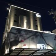ホテル 艶 静岡駅前店(静岡市葵区/ラブホテル)の写真『夜の外観』by まさおJリーグカレーよ