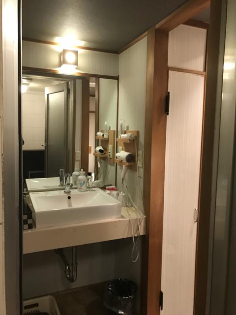 遊楽膳(新宿区/ラブホテル)の写真『303号室の洗面台』by 少佐