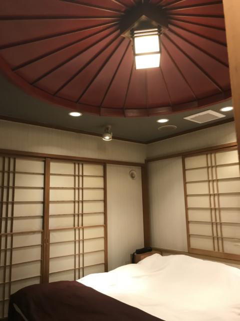遊楽膳(新宿区/ラブホテル)の写真『303号室の天井(照明)』by 少佐