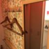 レンタルルーム プレジャー(港区/ラブホテル)の写真『（4号室）入り口横（ハンガーラック、鏡）』by こーめー