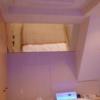 HOTEL IF（イフ）(渋谷区/ラブホテル)の写真『302号室（ベッドの上に鏡があります。空調は埋め込み式になっています）』by 格付屋