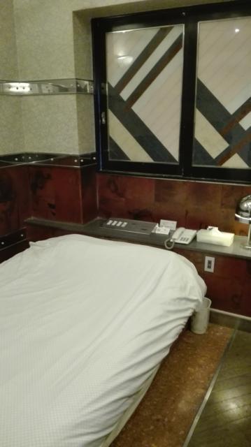 クリスタル１・２(台東区/ラブホテル)の写真『405号室　ベッド』by カモメの民兵さん