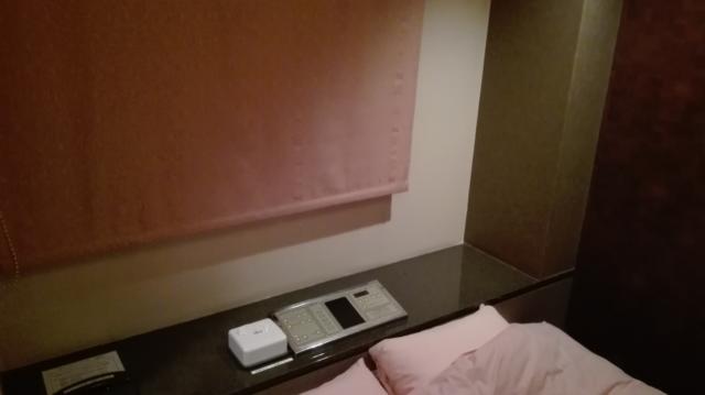 SUN PALACE(台東区/ラブホテル)の写真『206号室　ベッド周り』by カモメの民兵さん