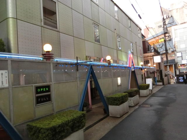 HOTEL R-25(渋谷区/ラブホテル)の写真『昼の外観』by おこ
