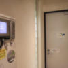 アペルト(豊島区/ラブホテル)の写真『806号室　玄関＆自動精算機』by INA69