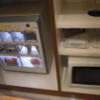 アペルト(豊島区/ラブホテル)の写真『806号室　１階　グッズ用販売機と電子レンジ』by INA69