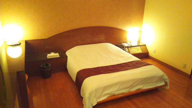 湘南ベイホテル(茅ヶ崎市/ラブホテル)の写真『311号室の寝室です。かなりの広さがあります。』by キジ