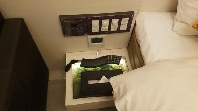 ガネーシャ(豊島区/ラブホテル)の写真『303号室電話、エアコン操作盤』by 三枚坂