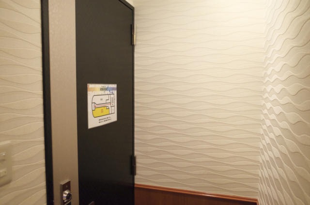 HOTEL GARNET（ガーネット)(千葉市中央区/ラブホテル)の写真『302号室　玄関』by INA69