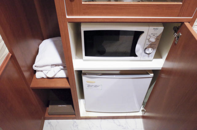 HOTEL GARNET（ガーネット)(千葉市中央区/ラブホテル)の写真『302号室　電子レンジ　冷蔵庫　バスローブ』by INA69