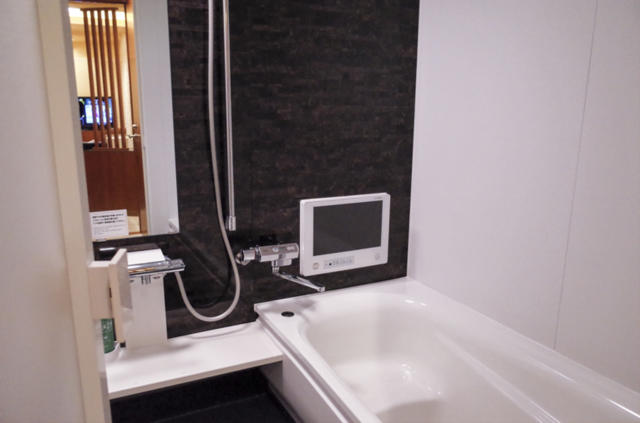 HOTEL GARNET（ガーネット)(千葉市中央区/ラブホテル)の写真『302号室　浴室全景』by INA69