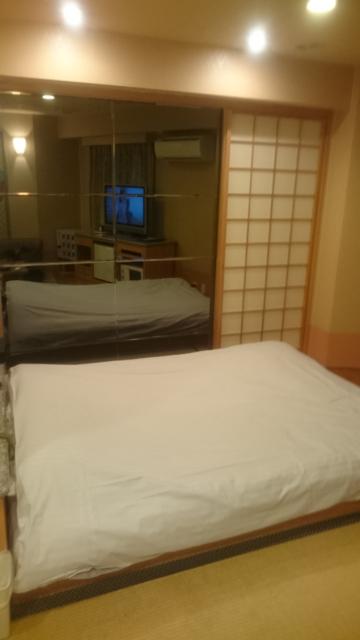 ホテル MARE（マーレ）(品川区/ラブホテル)の写真『206号室、ベッドと鏡』by ビデ三郎