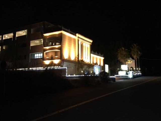 HOTEL Ciel (シエル)沼津(沼津市/ラブホテル)の写真『夜の外観』by まさおJリーグカレーよ