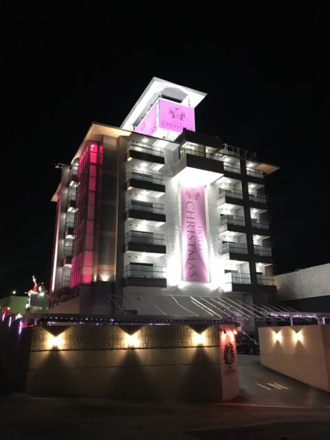 ホテルクリスマス 沼津(沼津市/ラブホテル)の写真『夜の外観』by まさおJリーグカレーよ
