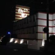 白い恋人(富士市/ラブホテル)の写真『夜の外観』by まさおJリーグカレーよ