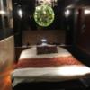 DESIGN HOTEL NOX(ノクス)(品川区/ラブホテル)の写真『702号室 ベッド周り』by 口コミ野郎