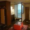 ル・ペイブラン(渋谷区/ラブホテル)の写真『503号室（ベッドから浴室方向。右側が入口。観葉植物がありますが枯れてます苦笑）』by 格付屋