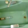 ル・ペイブラン(渋谷区/ラブホテル)の写真『503号室（浴槽です。ペットボトル4本分。片側台形のため二人で入るにはきついです。排水溝部分がさびています。きれいとは言えません）』by 格付屋