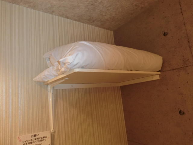 HOTEL Fine(ファイン)(新宿区/ラブホテル)の写真『306号室のかけ布団(棚の上にあります。ふかふかです)』by おこ