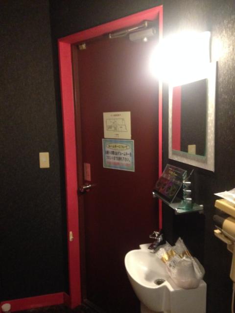 イースタン１・２(渋谷区/ラブホテル)の写真『４０６号室　入り口と洗面台』by カトちゃんケンちゃん