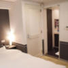 HOTEL ALL-INN G（オールインジー）(豊島区/ラブホテル)の写真『906号室　全景　手前の扉が玄関』by INA69