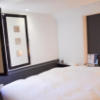 HOTEL ALL-INN G（オールインジー）(豊島区/ラブホテル)の写真『906号室　全景　窓は開きますが目の前はマンションｗ』by INA69