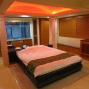 SPA-Mu(スパム)(深谷市/ラブホテル)の写真『405号室　ベッドも広々しています。』by たまsan