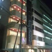 HOTEL PLAZA5(越谷市/ラブホテル)の写真『夜外観2』by ところてんえもん