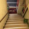 HOTEL Fine(ファイン)(新宿区/ラブホテル)の写真『2階エントランス前から階段の見下ろし』by クタクタボウイ