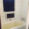 隠家(ajito) HOTEL555小田原店(小田原市/ラブホテル)の写真『112号室のお風呂です。大型テレビやジャグジーはありますが、洗面所に比べて狭いです。』by キジ