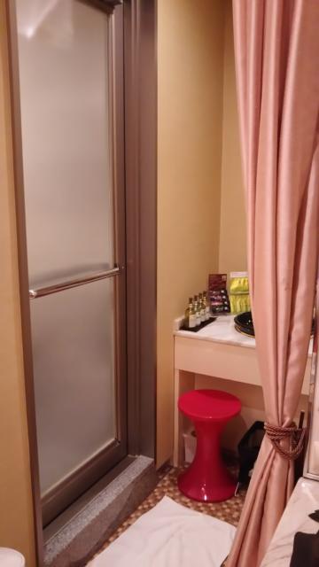 HOTEL SALONE（サローネ）(川崎市川崎区/ラブホテル)の写真『303号室の浴室入口』by 弓使い