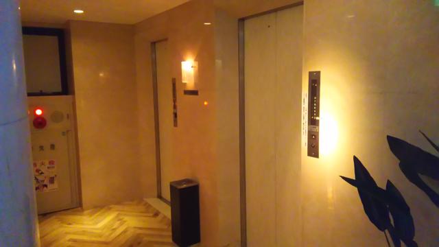 HOTEL555錦糸町店(墨田区/ラブホテル)の写真『603号室利用。エレベーターホールに進みます。』by キジ