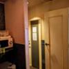 サンレモ(新宿区/ラブホテル)の写真『302号室室内から玄関とトイレを撮影』by 千葉の男前