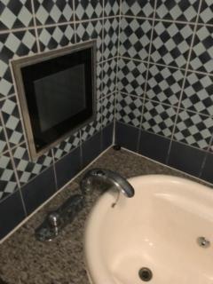 ホテル プラザK(横浜市港北区/ラブホテル)の写真『浴室のテレビ』by 少佐