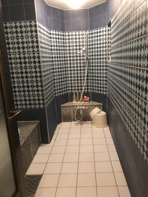 ホテル プラザK(横浜市港北区/ラブホテル)の写真『洗面台からの浴室』by 少佐