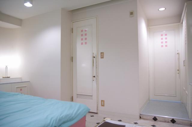 Hotel Rivage(リバージュ)(京都市東山区/ラブホテル)の写真『101号室　ソファー位置からの景色』by マーケンワン