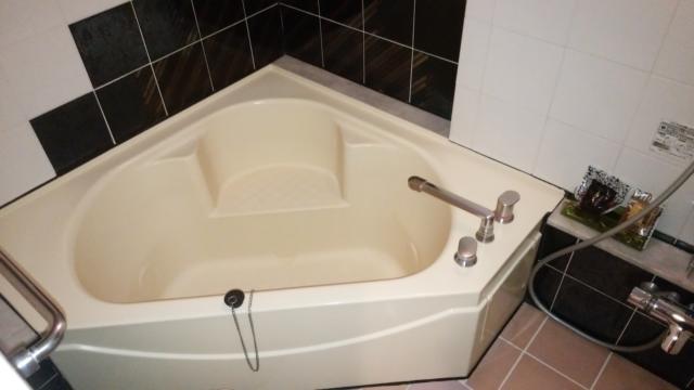 ホテル 山王(台東区/ラブホテル)の写真『301号室浴槽(混浴可能な広さ。お湯の勢いが良くて、直ぐに溜まる)』by オレの地雷を越えてゆけ！