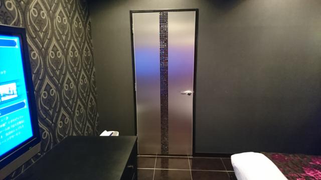 アラウダリゾート国立(国立市/ラブホテル)の写真『408号室、ベッドルームの入り口ドア』by おむすび