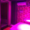 HOTEL STATION（ホテルステーション）七番館(台東区/ラブホテル)の写真『201号室：ベッド後部・浴室入口』by バナナボーイ