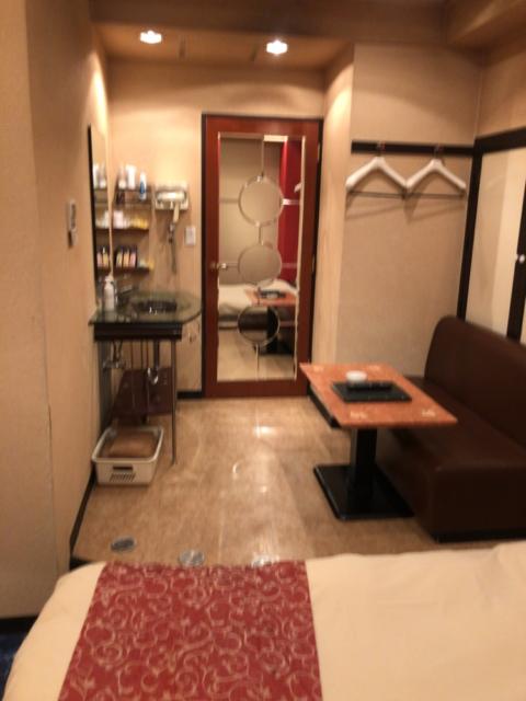 HOTEL KATSURA(カツラ)(台東区/ラブホテル)の写真『202号室 割と広い部屋』by みこすりはん