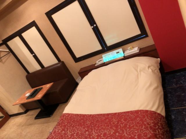 HOTEL KATSURA(カツラ)(台東区/ラブホテル)の写真『202号室 ベッド 明るさ調整と有線放送』by みこすりはん