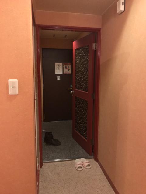ラピア(新宿区/ラブホテル)の写真『406号室の玄関』by 少佐