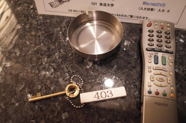 HOTEL CLIO（クリオ）東口店(豊島区/ラブホテル)の写真『403号室　アンティークな鍵が素敵』by INA69